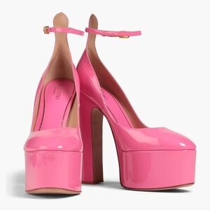 VALENTINO GARAVANI
Tan-Go patent-leather platform pumps